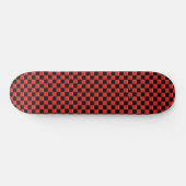 Elegantes rotes schwarzes Schachbrettmuster Skateboard (Horizontal)