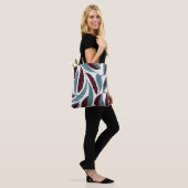 Elegantes rotes und graues Feather Cascade Muster Tasche (Am Model)