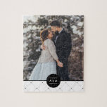 Elegantes Round-Frame-Monogramm-Foto Puzzle<br><div class="desc">Modernes Monogramm und personalisiertes Foto.</div>
