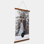 Elegantes Round-Frame-Monogramm-Foto Wandteppich Mit Holzrahmen (Gewinkelt)