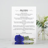 Elegantes Royal Blue Rose Budget Wedding Menu (Stehend Vorderseite)