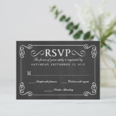 Elegantes Rustikales Chalkboard Wedding RSVP Karte (Stehend Vorderseite)