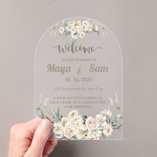 Elegantes Sage Green Floral Wedding Sign Acryleinladungen (Insitu (Handheld))