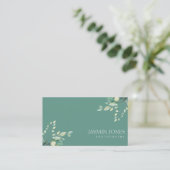 Elegantes Salbeigrünes Florales QR-Code Visitenkarte (Stehend Vorderseite)