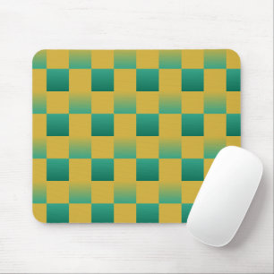 Elegantes Schachbrettmuster in Grün und Gold  Mousepad