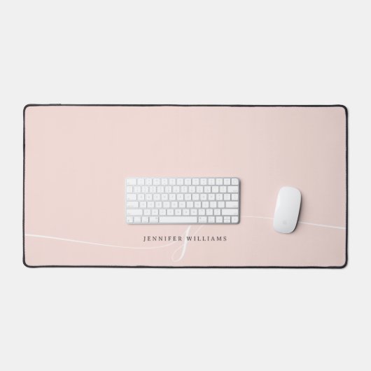 Elegantes Schlicht Blush Pink White Script Monogra Schreibtischunterlage (Tastatur & Maus)