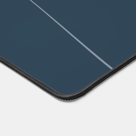 Elegantes Schlichtes Dusty Navy Blue Script Monogr Schreibtischunterlage (Ecke)