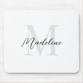Elegantes Schlichtes White Script Monogram Mousepad (Vorne)