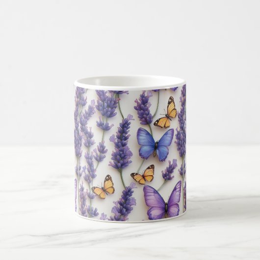 Elegantes Schmetterlingdesign und Lavenderdesign Kaffeetasse (Mittel)