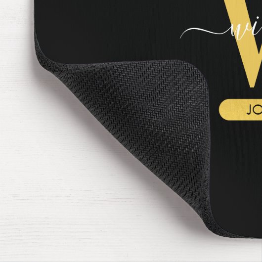 Elegantes Schwarz & Gold Monogram Modernes Skript Mousepad (Ecke)