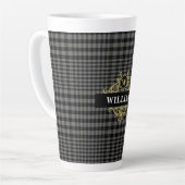 Elegantes Schwarz-Grau-Kariertes Monogramm Milchtasse (Linke Ecke)