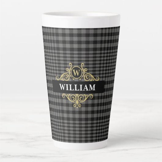 Elegantes Schwarz-Grau-Kariertes Monogramm Milchtasse (Vorderseite)