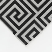 Elegantes Schwarz-Graues griechisches Muster Fleec Fleecedecke (Ecke)