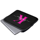 Elegantes Schwarz-Hot-Pink-Script-Monogramm Laptopschutzhülle (Vorne Knopf)