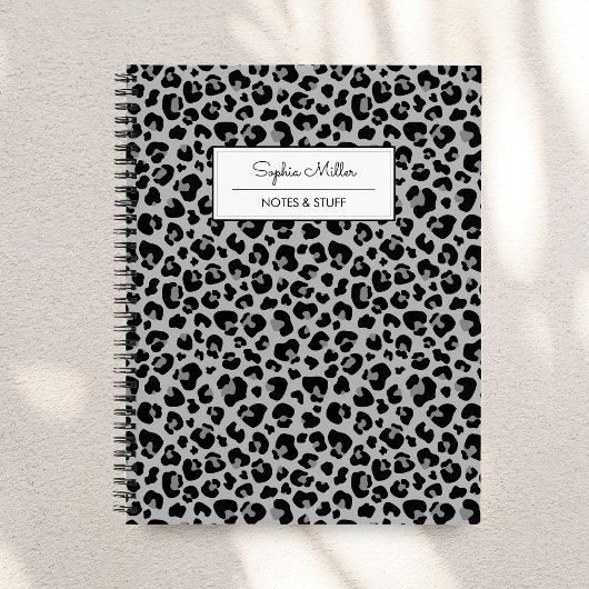 Elegantes Schwarz-Leopard-Muster Monogramm Notizblock