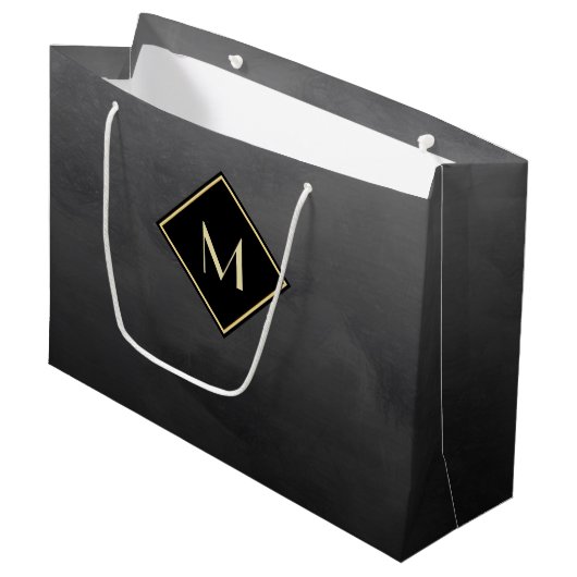 Elegantes Schwarz mit einfachem Goldmonogramm Große Geschenktüte (Vorderseite Schrägansicht)