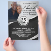 Elegantes Schwarz & Silber Kirchenjubiläum Flyer (Hand)