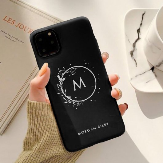 Elegantes Schwarz-Weiß-Blütenmonogramm Case-Mate iPhone Hülle