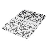 Elegantes Schwarz-Weiß-Damasketmuster Badematte (Schrägansicht)