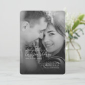 Elegantes Schwarz-Weiß-Foto Hochzeit Einladung (Stehend Vorderseite)