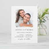 Elegantes Schwarz-Weiß-Foto Hochzeit Einladung (Stehend Vorderseite)