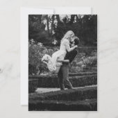 Elegantes Schwarz-Weiß-Foto Moderne Hochzeit Einladung (Rückseite)