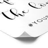 Elegantes Schwarz-Weiß-Hashtag-Hochzeitszeichen Poster (Ecke)