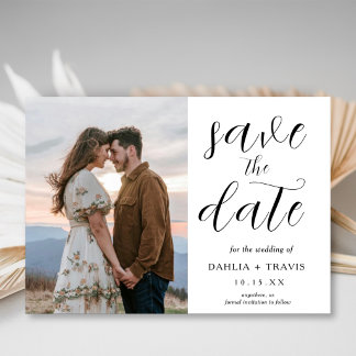 Elegantes Schwarz-Weiß-Kalligrafie Save the Date Magneteinladung