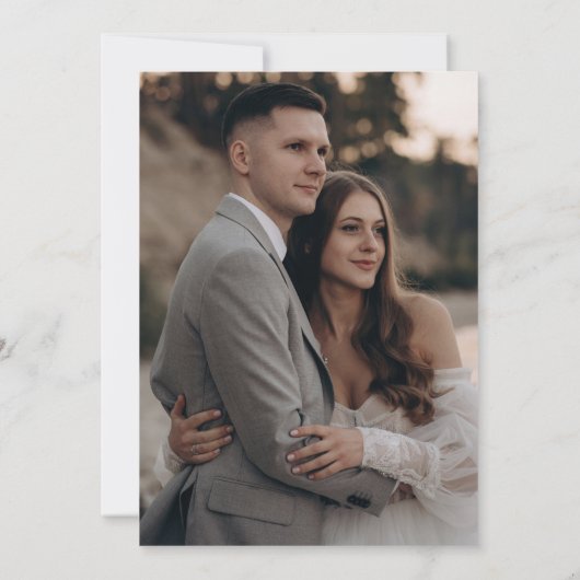 Elegantes Schwarz-Weiß-Kalligraphie-Monogramm-Foto Einladung (Rückseite)