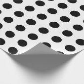 Elegantes Schwarz-Weiß-Polka-Punktmuster Geschenkpapier (Ecke)