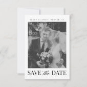Elegantes Schwarz-Weiß-QR-Code-Monogramm Hochzeit Save The Date (Vorderseite)