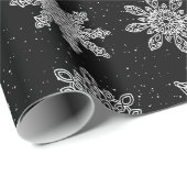 Elegantes Schwarz-Weiß-Schneeflocken Weihnachtsmus Geschenkpapier (Rolleneckpunkt)