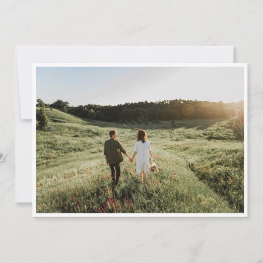 Elegantes Schwarz-Weiß-Script 2-Foto Save the Date Einladung (Rückseite)