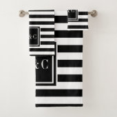 Elegantes Schwarz-weiß Stripe Monogramm Badhandtuch Set (Insitu)