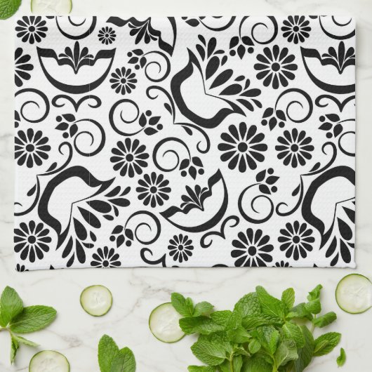 Elegantes Schwarz-weißes Blumenhandtuch Handtuch (Gefaltet)