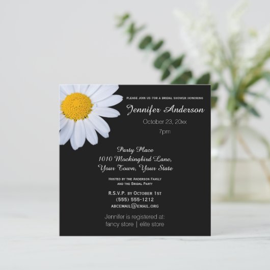 Elegantes Schwarz-weißes Daisy Theme Brautparty Einladung (Stehend Vorderseite)
