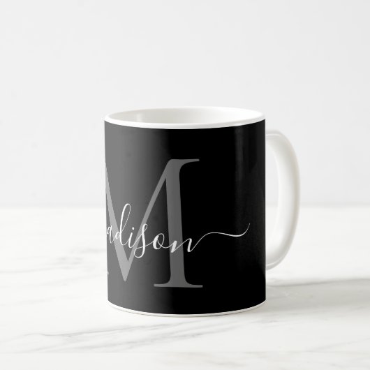Elegantes Schwarz-weißes Monogram Script Stilvoll Kaffeetasse (VorderseiteRechts)