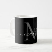 Elegantes Schwarz-weißes Monogram Script Stilvoll  Kaffeetasse (Vorderseite Links)