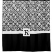 Elegantes Schwarz-weißes Monogramm-Skalenmuster Duschvorhang (Vorderseite)