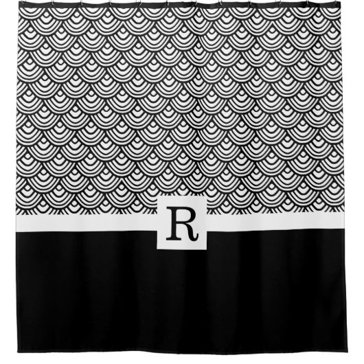 Elegantes Schwarz-weißes Monogramm-Skalenmuster Duschvorhang (Vorderseite)