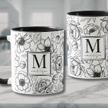 Elegantes Schwarz-weißes Monogramm Tasse<br><div class="desc">Feiern Sie die besondere Frau in Ihrem Leben mit dieser stilvollen und raffinierten Monogramm-Tasse, die eine Touch Eleganz in ihren Alltag bringen soll. Diese Tasse verbindet modernes Design mit zeitlosem Stil und besticht durch ein elegantes Schwarz-Weiß-Muster, das an die Marken High Mode und Luxus-Parfüm erinnert. Das mädchenhafte Design enthält eine...</div>