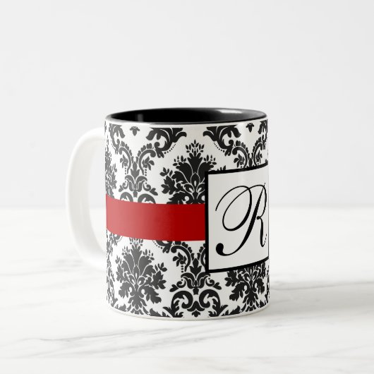 Elegantes Schwarz-weißes Red Damask Monogramm Zweifarbige Tasse (Vorderseite Links)