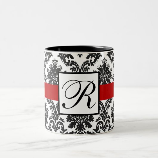 Elegantes Schwarz-weißes Red Damask Monogramm Zweifarbige Tasse (Mittel)