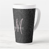 Elegantes Schwarzes Blütenpinsel-Script-Monogramm Milchtasse (Rechte Ecke)
