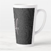 Elegantes schwarzes florales rosafarbenes Monogram Milchtasse (Rechts)