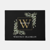 Elegantes Schwarzes Gold Monogram Grünfoliage Fußmatte (Vorderseite)