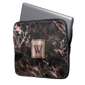 Elegantes Schwarzes Marmor Rose Gold Monogramm Laptopschutzhülle (Vorderseite Links)