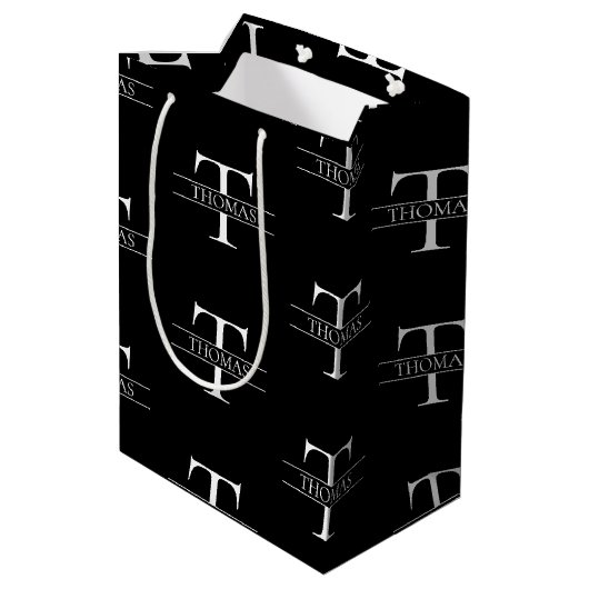 Elegantes Schwarzes Monogramm-Individuelle Name-Mu Mittlere Geschenktüte (Rückseite Schrägansicht)