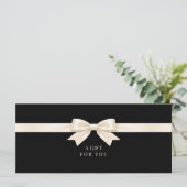 Elegantes schwarzes Schleifen-QR-Code-Geschenk-Zer (Stehend Vorderseite)