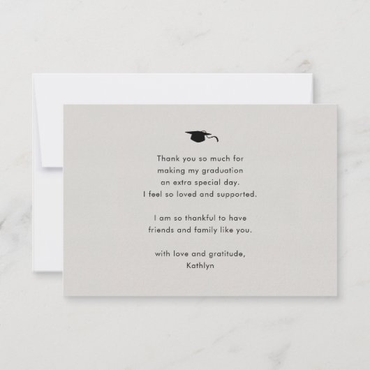 Elegantes Schwarzes Skript auf Gray Foto Abschluss Dankeskarte (Rückseite)